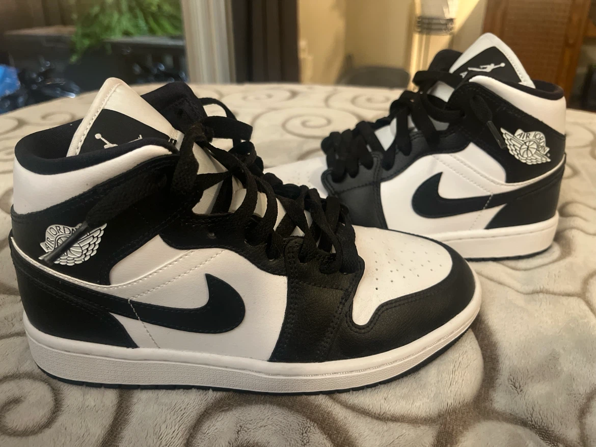WMNS Air Jordan 1 Mid White/Black
