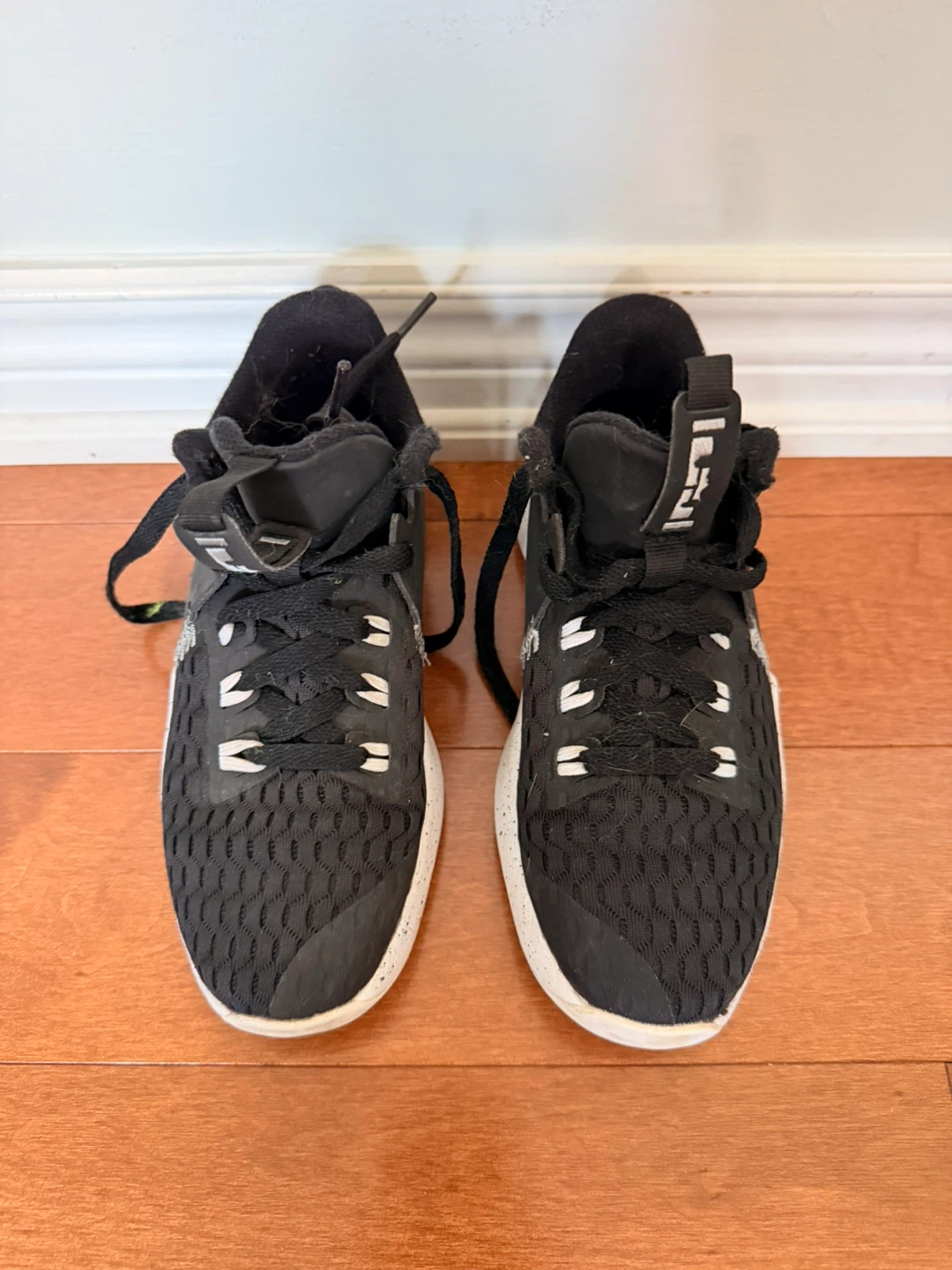 Nike LeBron Witness 5 Basketball Shoes (Size 3Y) - photo 2