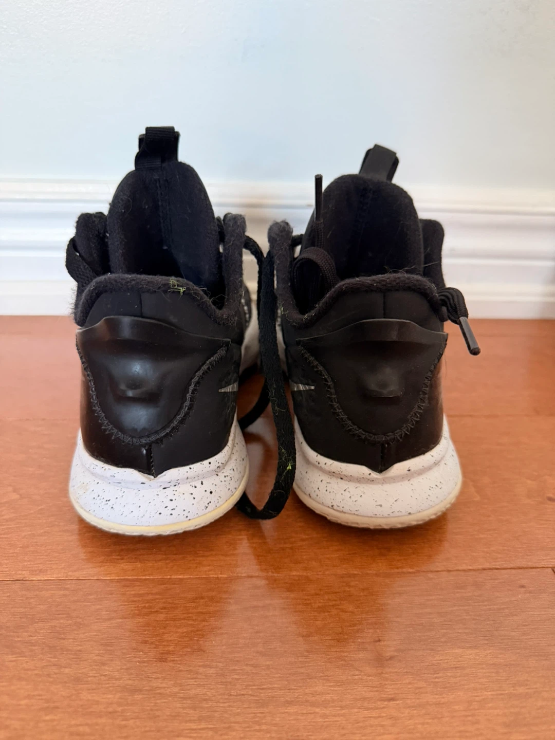 Nike LeBron Witness 5 Basketball Shoes (Size 3Y) - photo 4