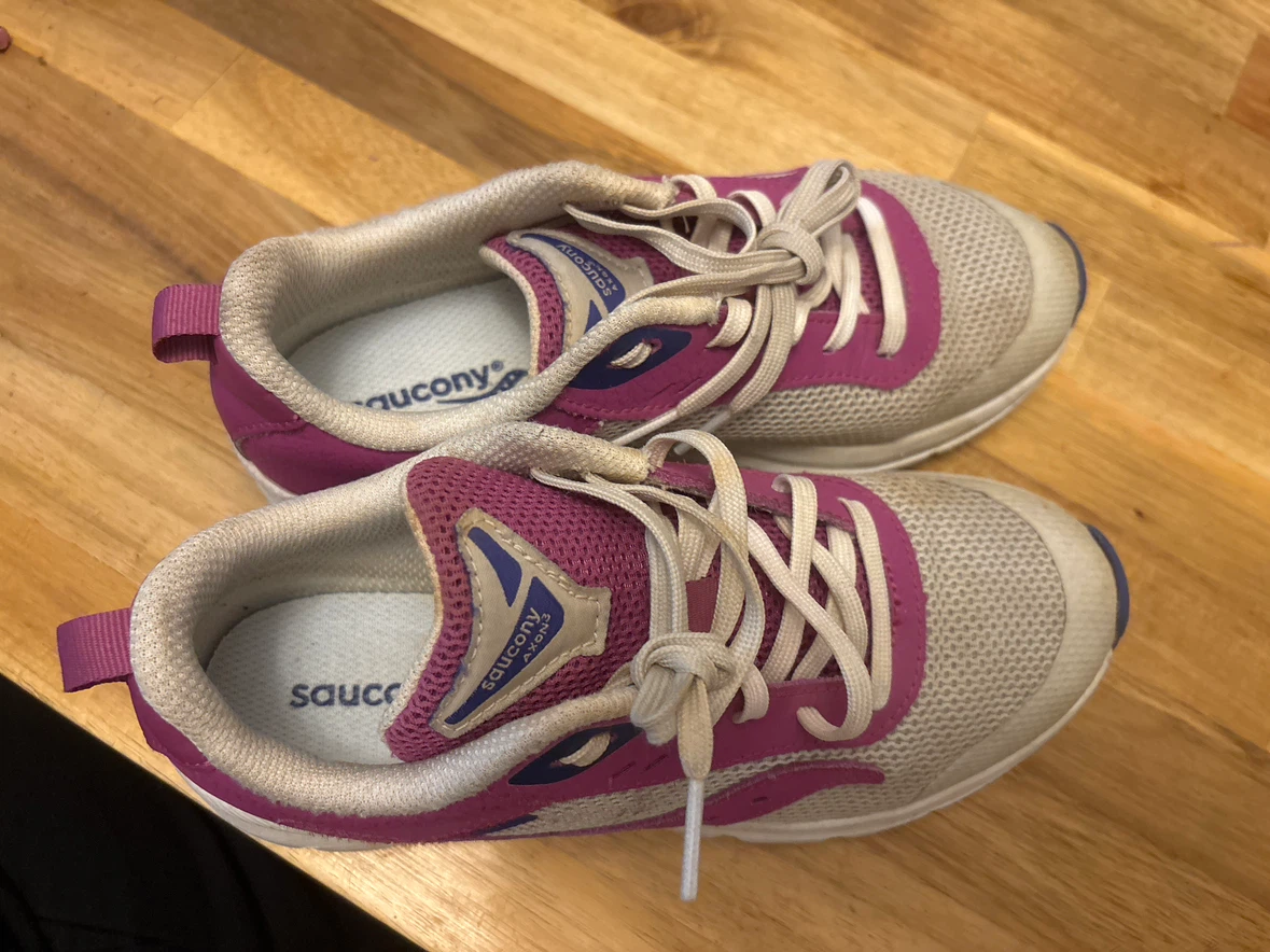Girls Size 3.5W Saucony Axon 3 Running Shoes - photo 4