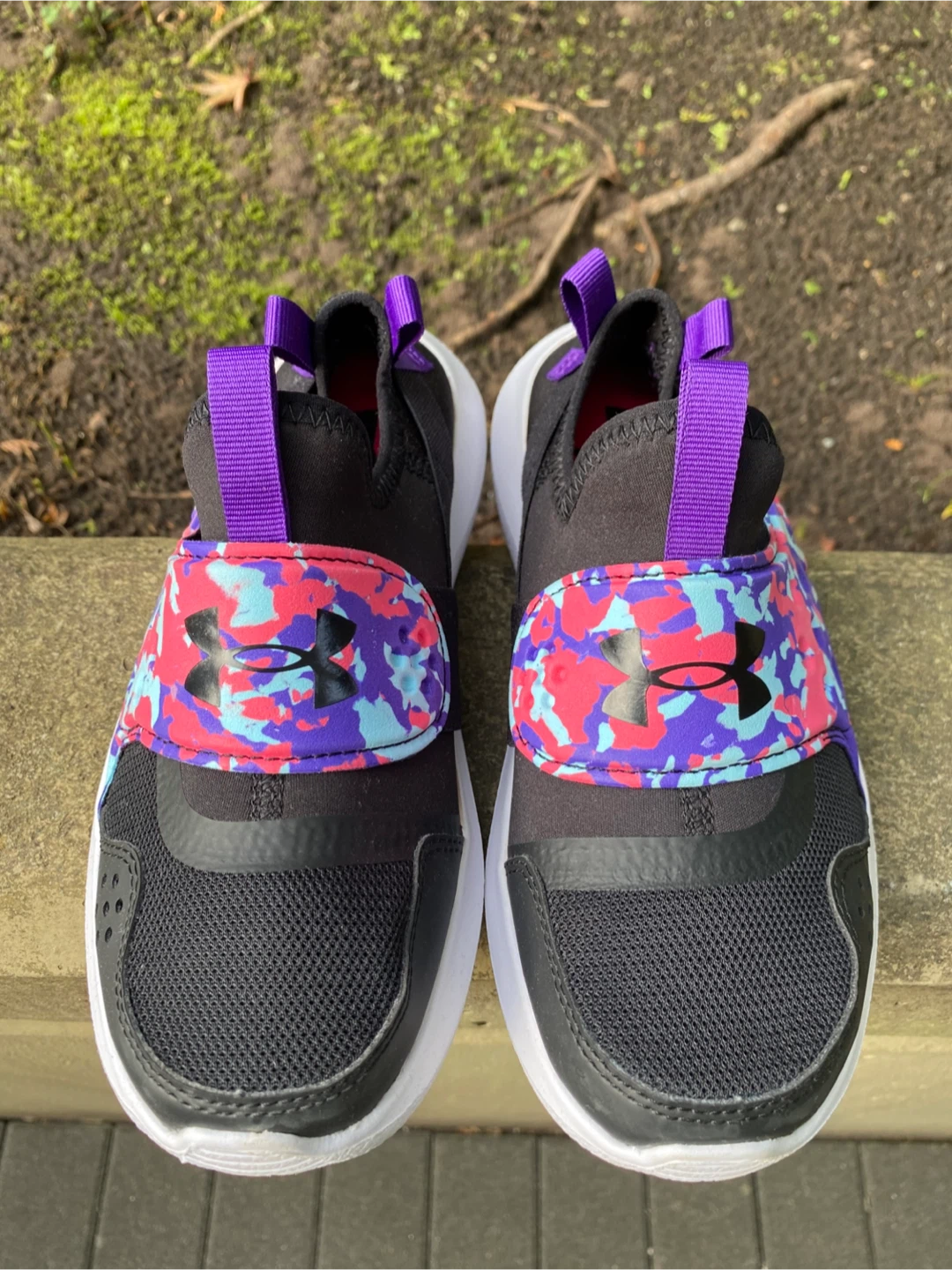 BRAND NEW - Under Armour Kids Shoes Size 2.5Y