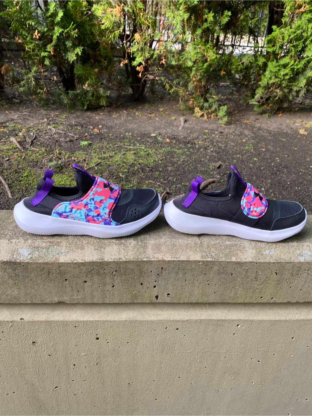BRAND NEW - Under Armour Kids Shoes Size 2.5Y - photo 3