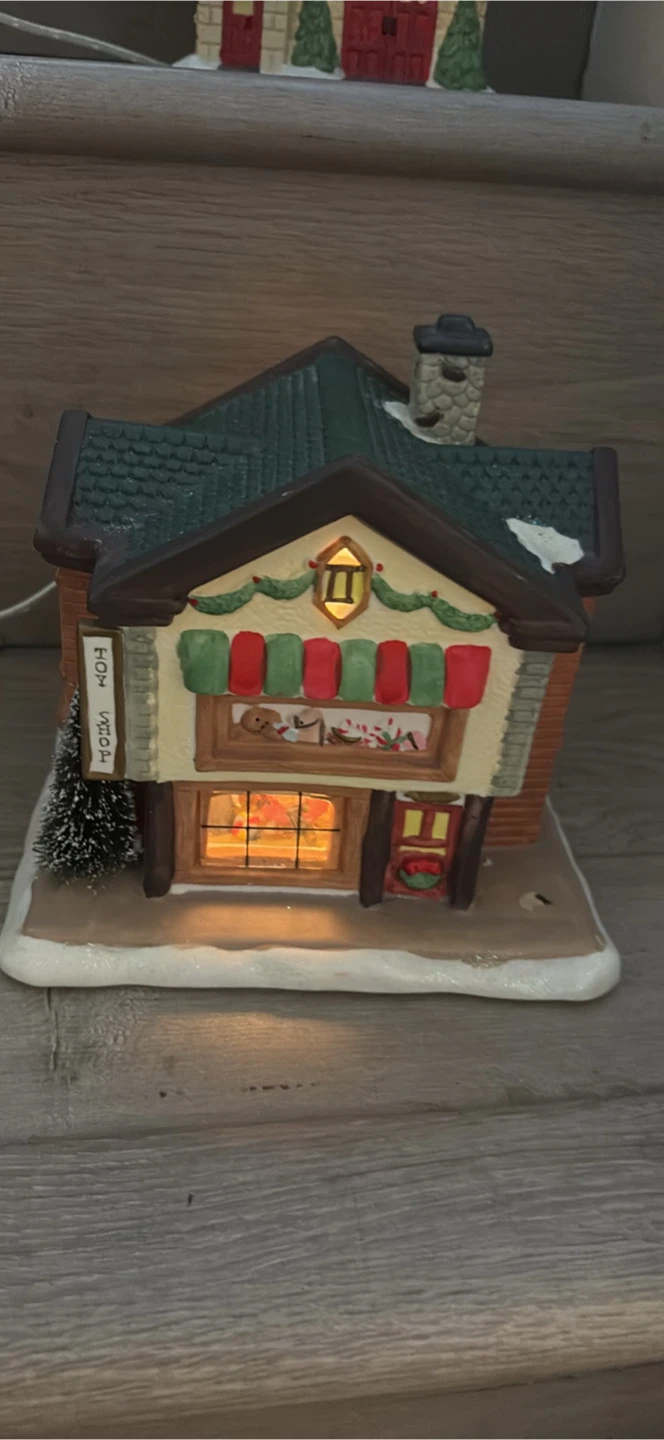 Set of 5 Lighted Christmas Village Houses - photo 3