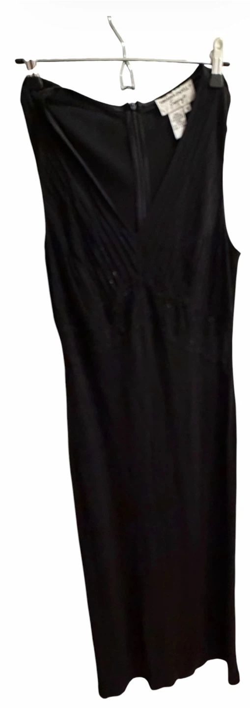 Black V-Neck Sleeveless Dress