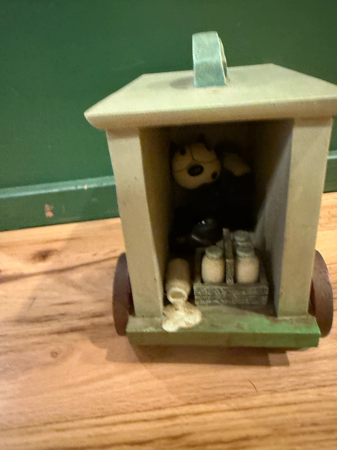 Decorative Milk Cart Figurine - photo 2