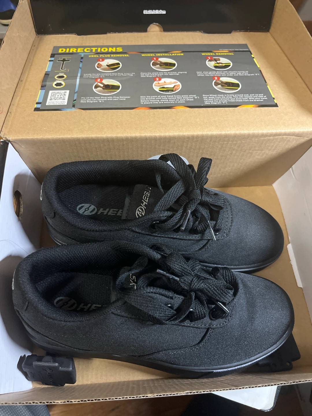 Heelys Black Wheeled Shoes size 4