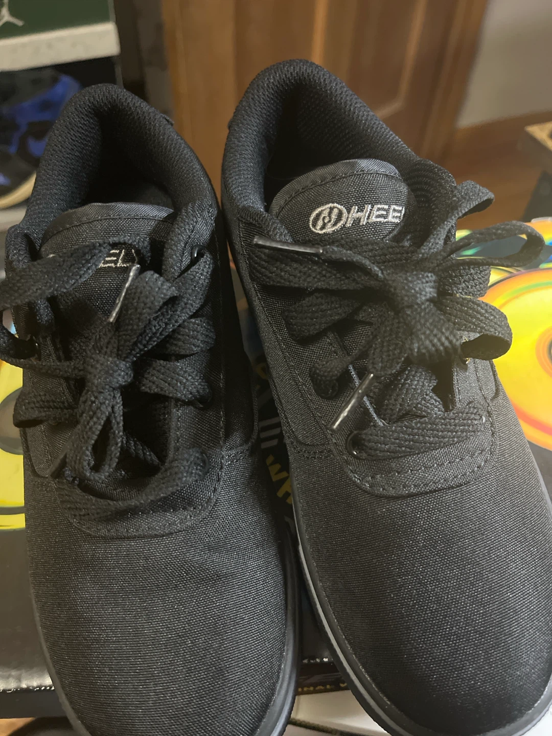 Heelys Black Wheeled Shoes size 4 - photo 3