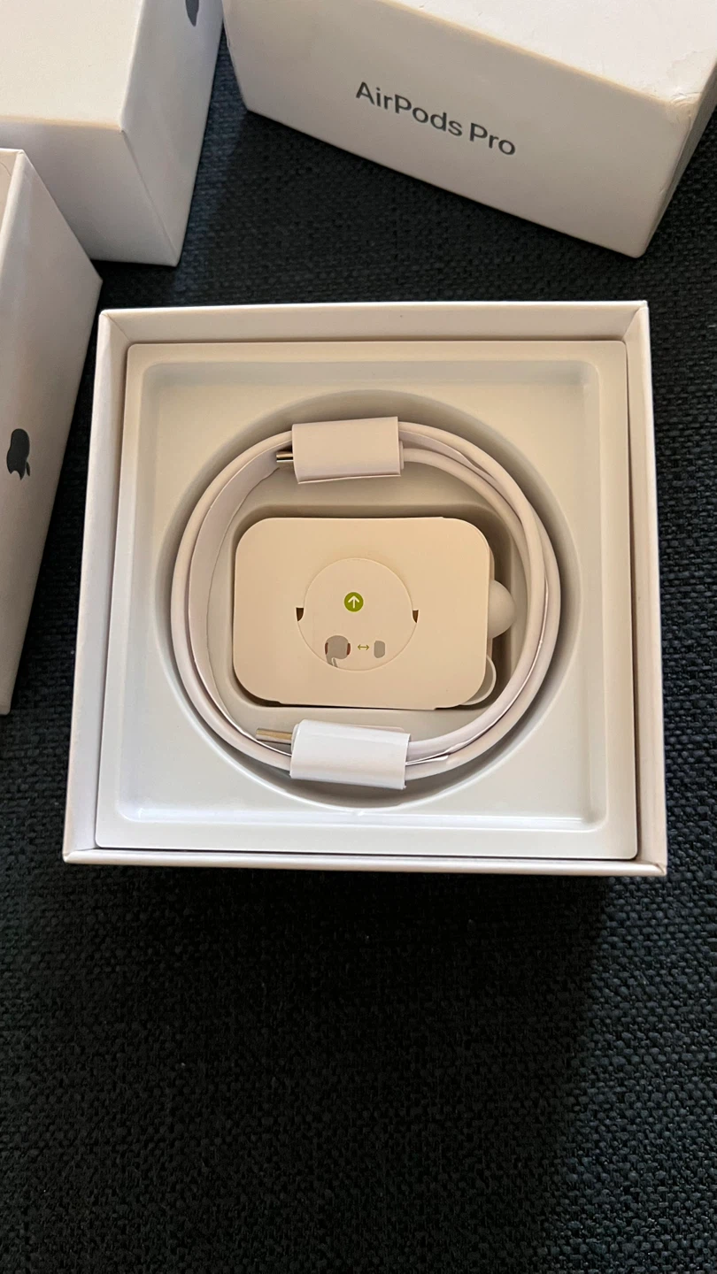 Apple AirPods Pro 2nd Generation - photo 4
