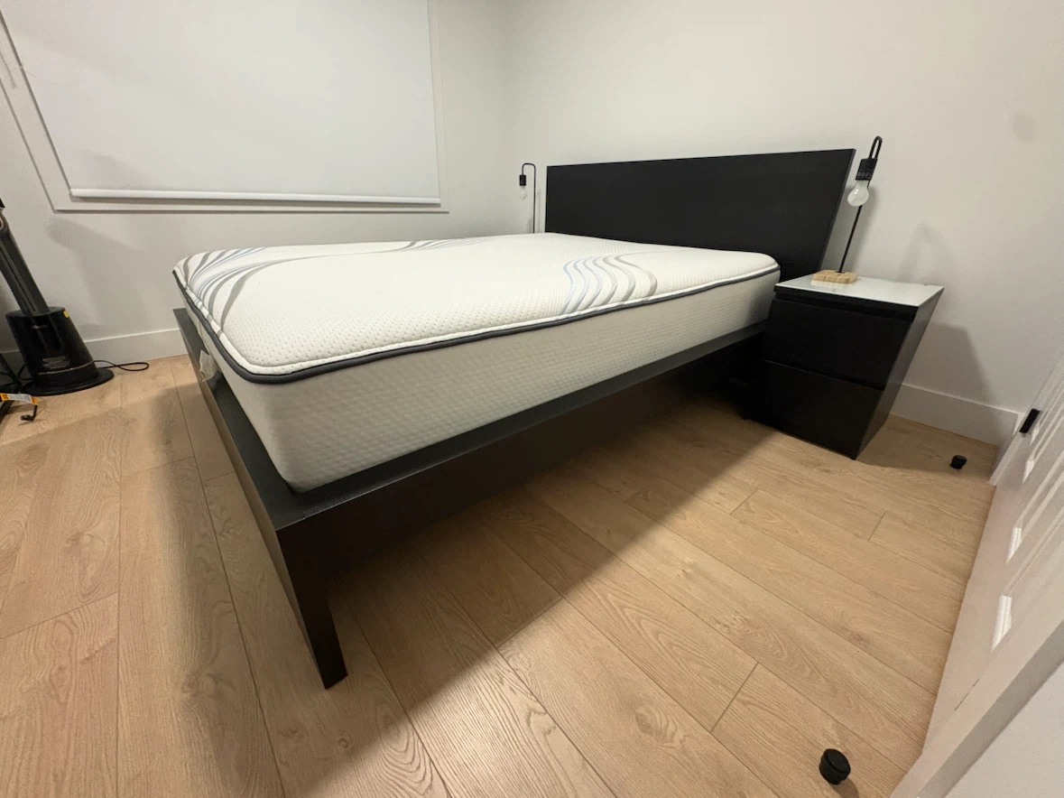 Modern Black Queen Bed Frame with Two Matching Nightstands - photo 2