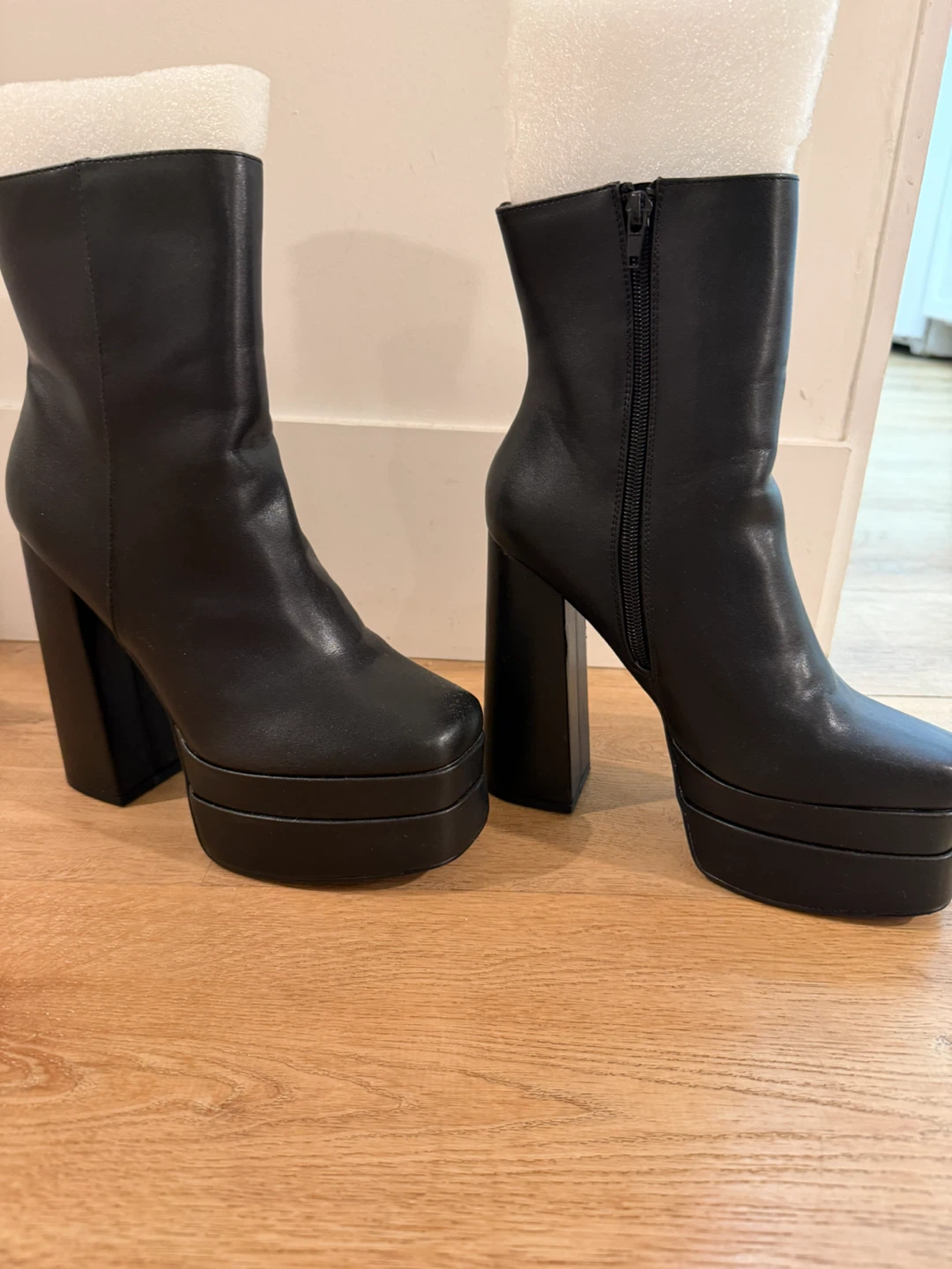 Black boots - photo 3