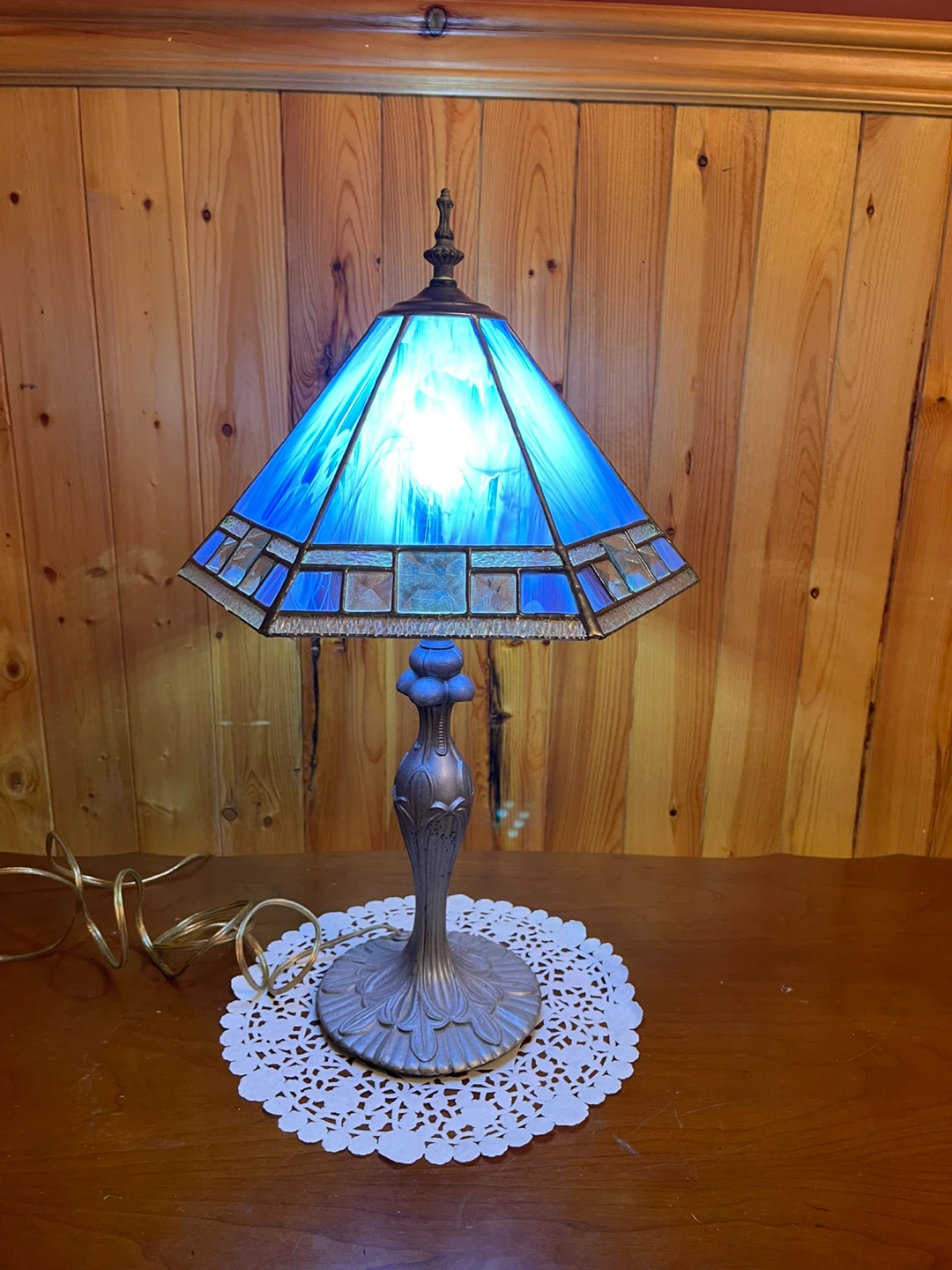 A beautiful vintage Tiffany Style stained glass table lamp