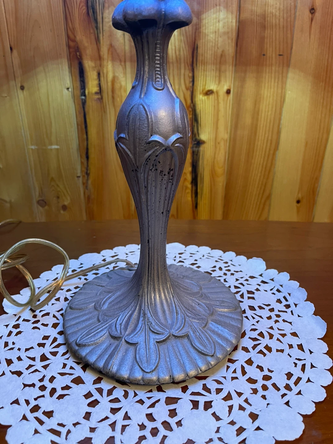 A beautiful vintage Tiffany Style stained glass table lamp - photo 5
