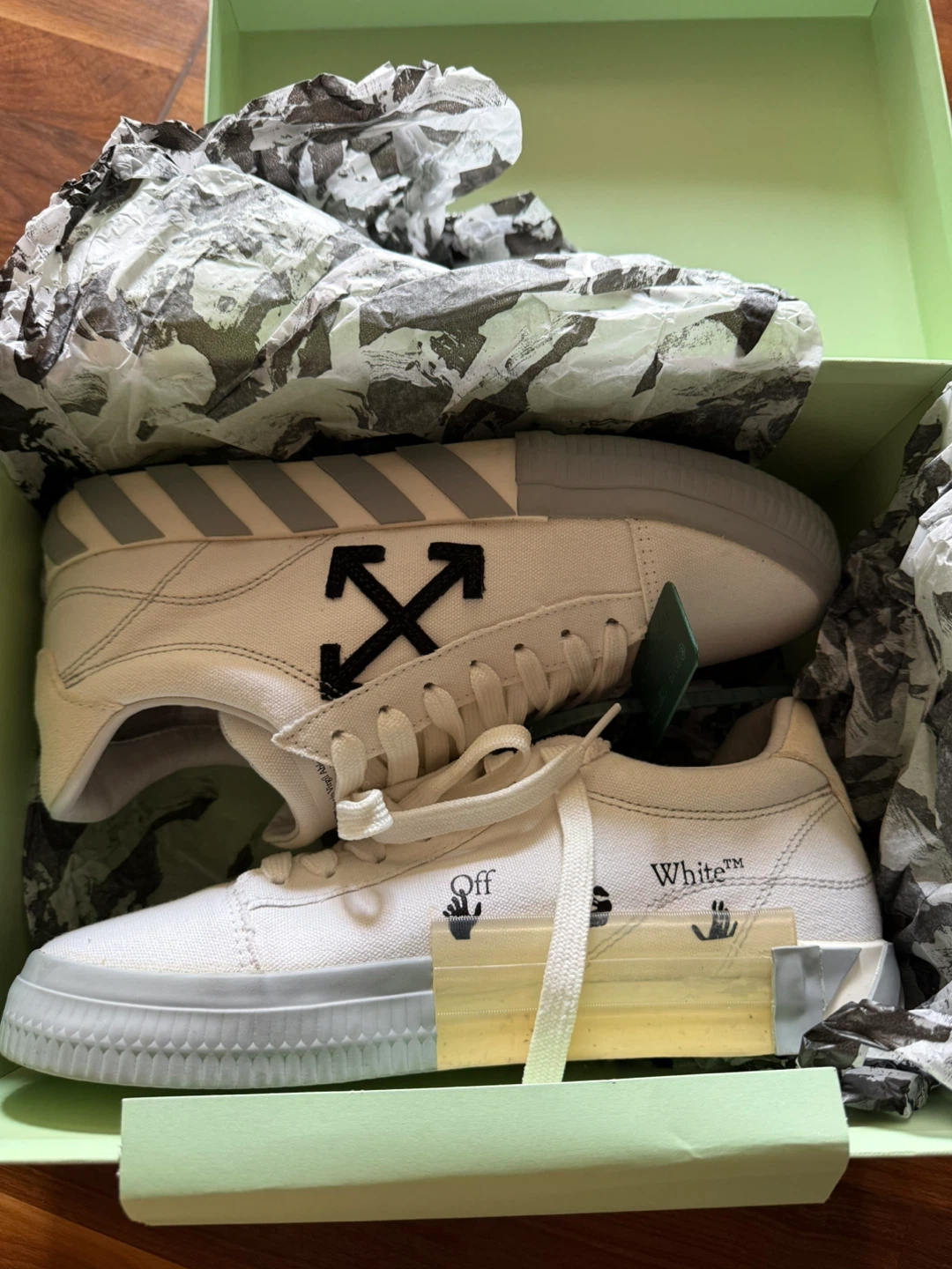 Off-White Low Vulcanized Sneakers - photo 4