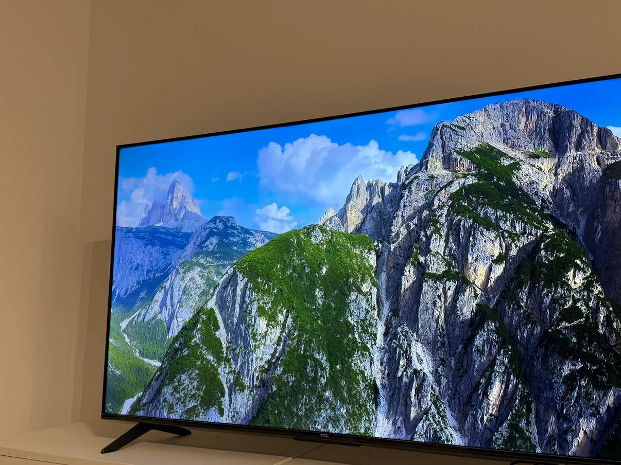 TCL 50” 4K QLED Smart Fire TV – Excellent Condition - photo 2