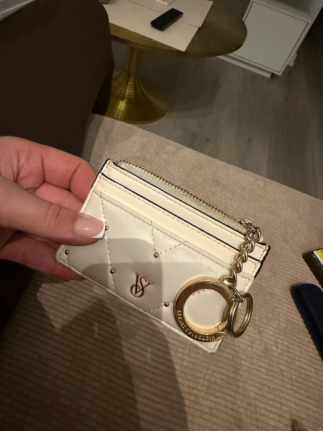 Victoria's Secret White Quilted Card Holder - photo 3