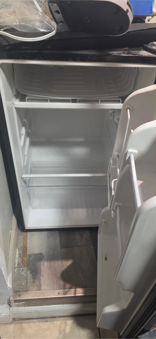 Magic Chef Compact Refrigerator - photo 2