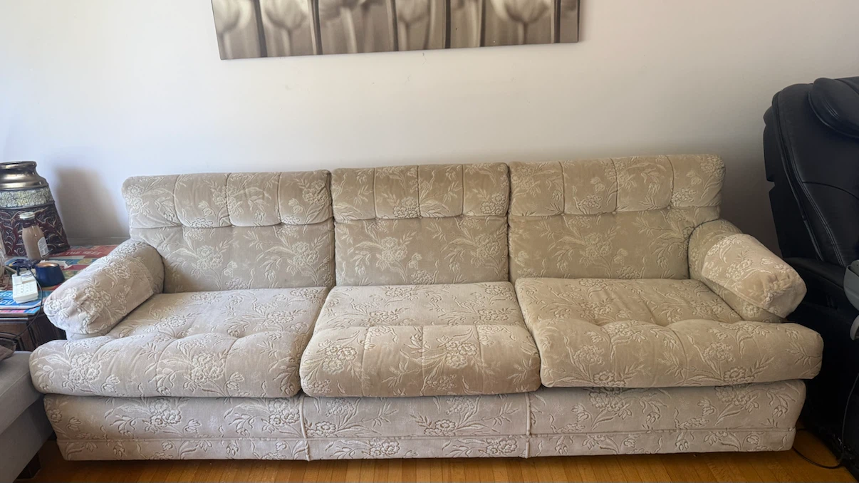 3‑seater fabric sofa.