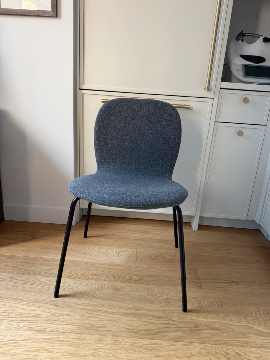 Round Dining Table and 4 Chairs Set - photo 3