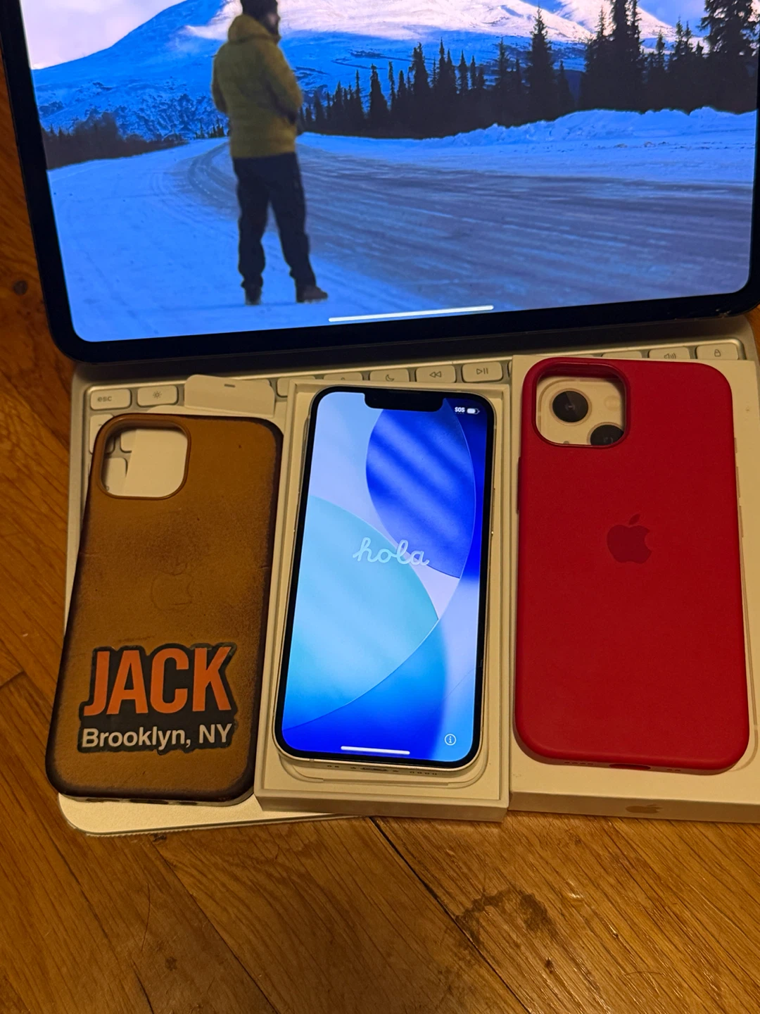 Apple iPhone 13 mini with original box and two cases - photo 2