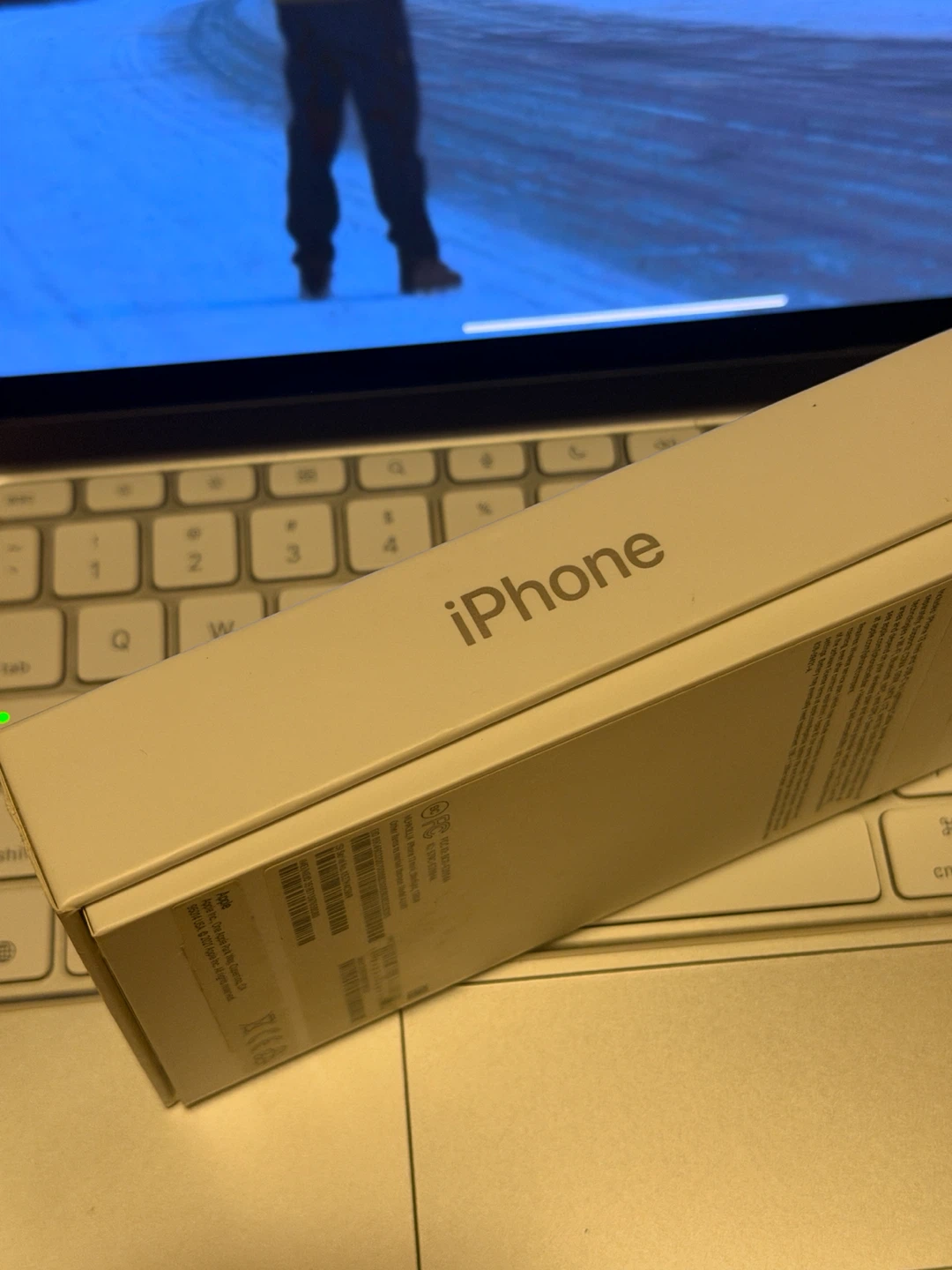 Apple iPhone 13 mini with original box and two cases - photo 5