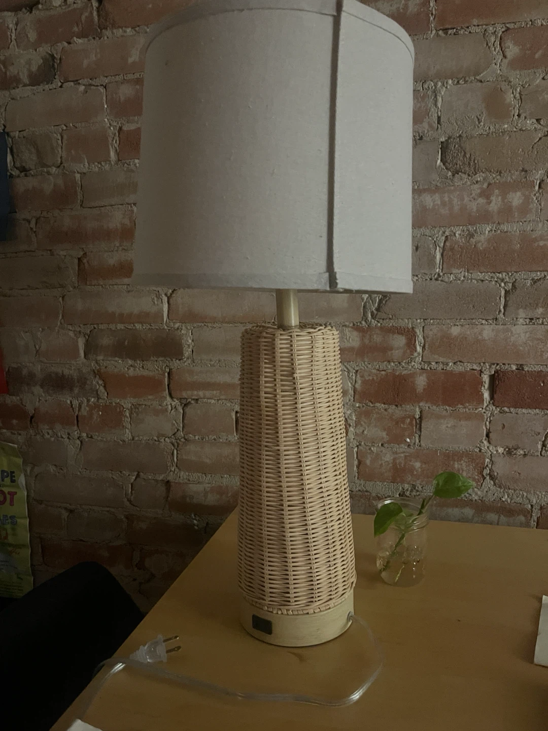 2 Woven Rattan Table Lamps - photo 3