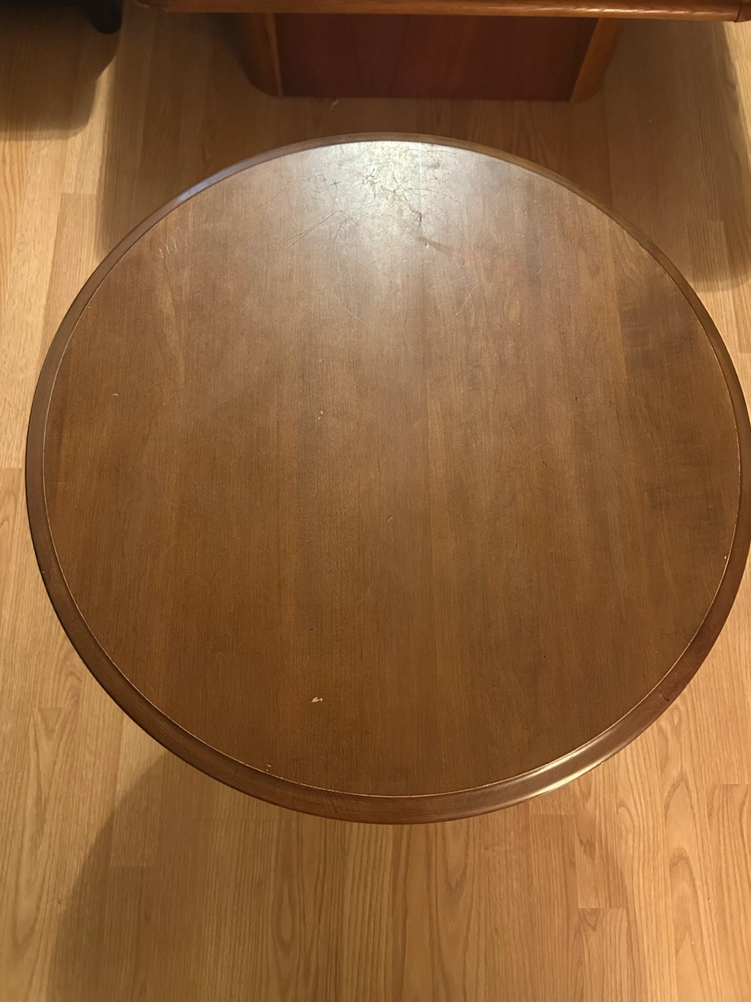 Round wooden side table - photo 3
