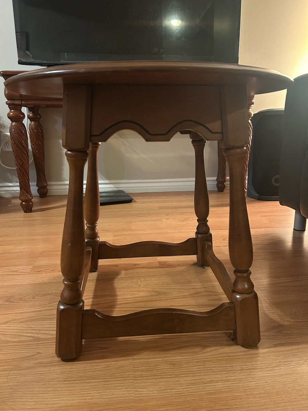 Round wooden side table - photo 5