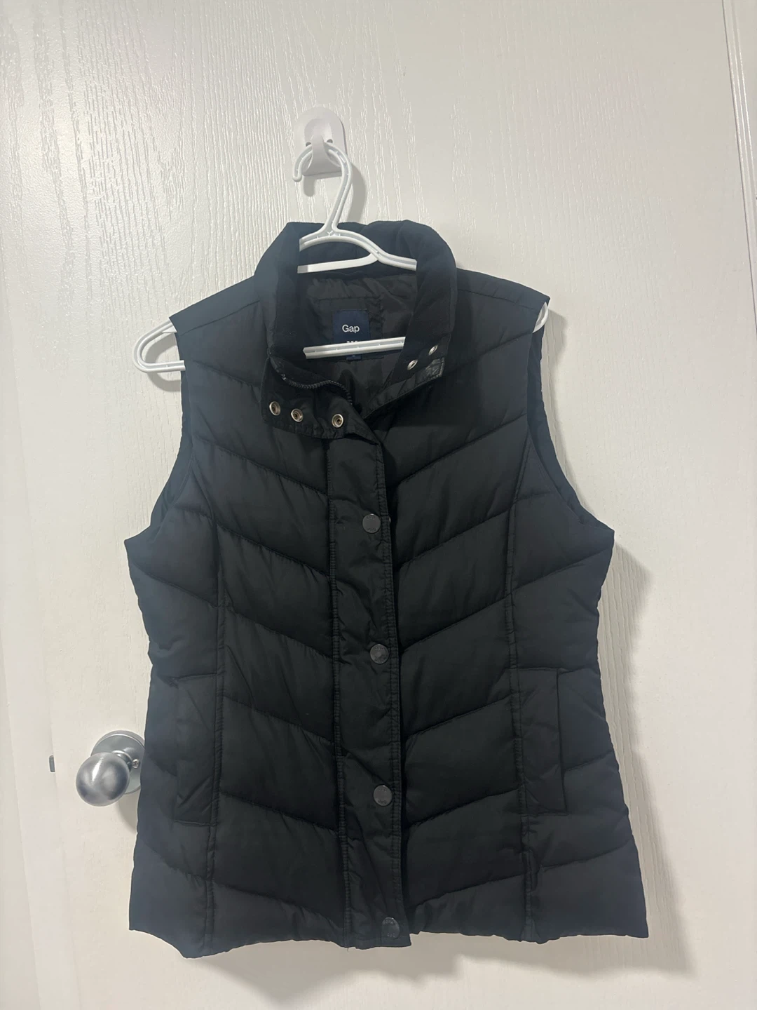 Gap black puffer vest - photo 2