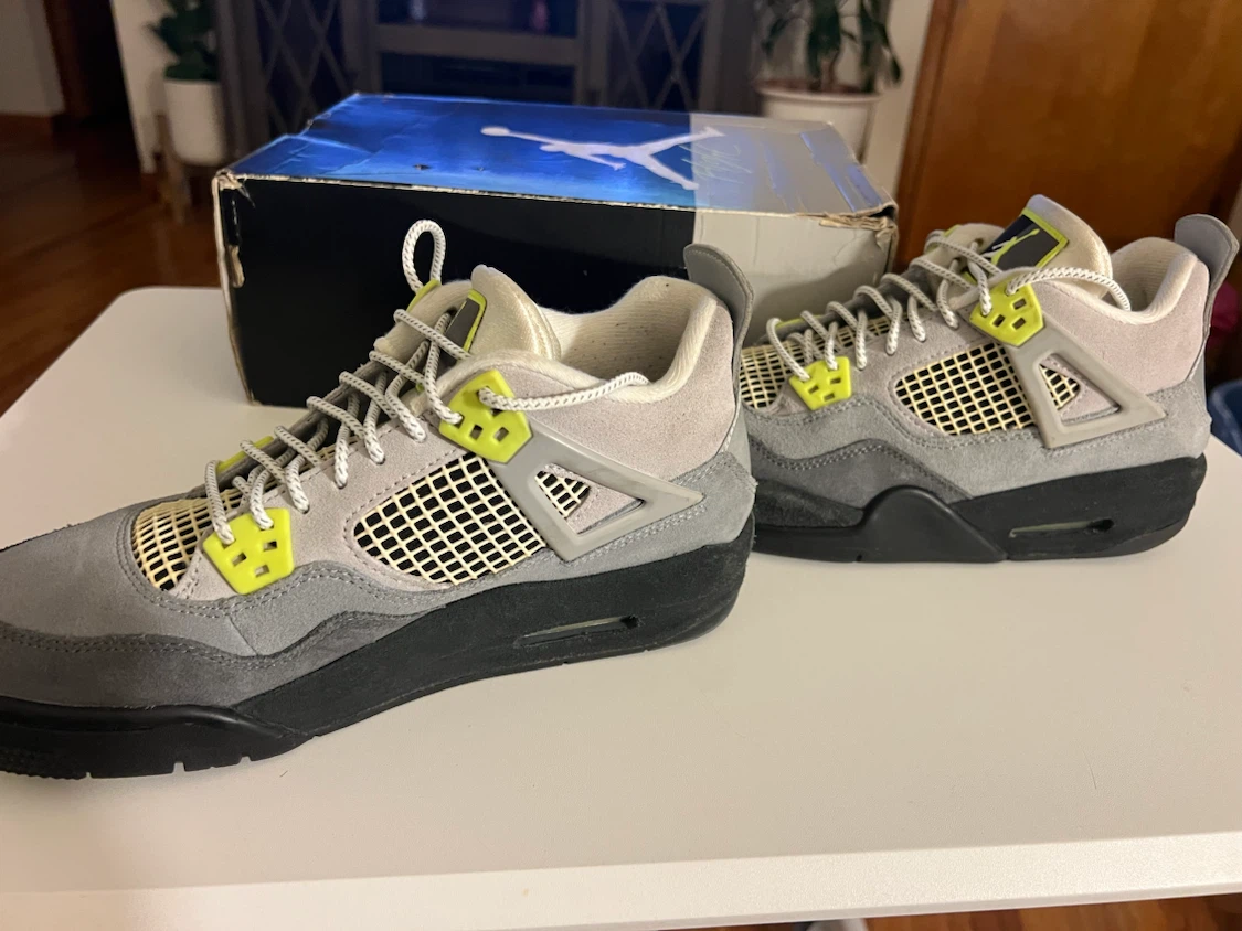 Air Jordan 4 Retro SE GS Cool Grey Volt - photo 4