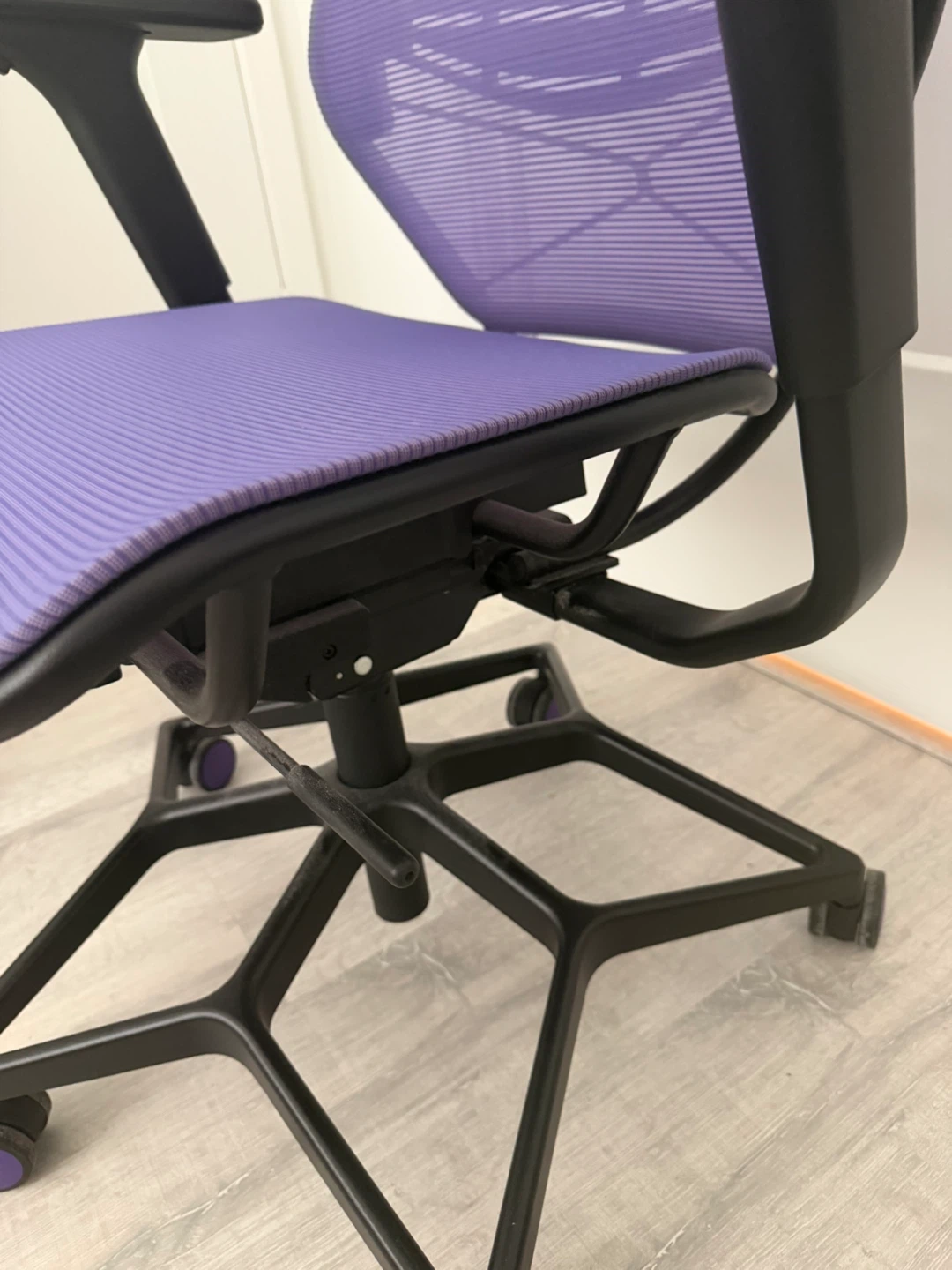 IKEA STYRSPEL Mesh Gaming / Office Chair (Purple/Black) - photo 5