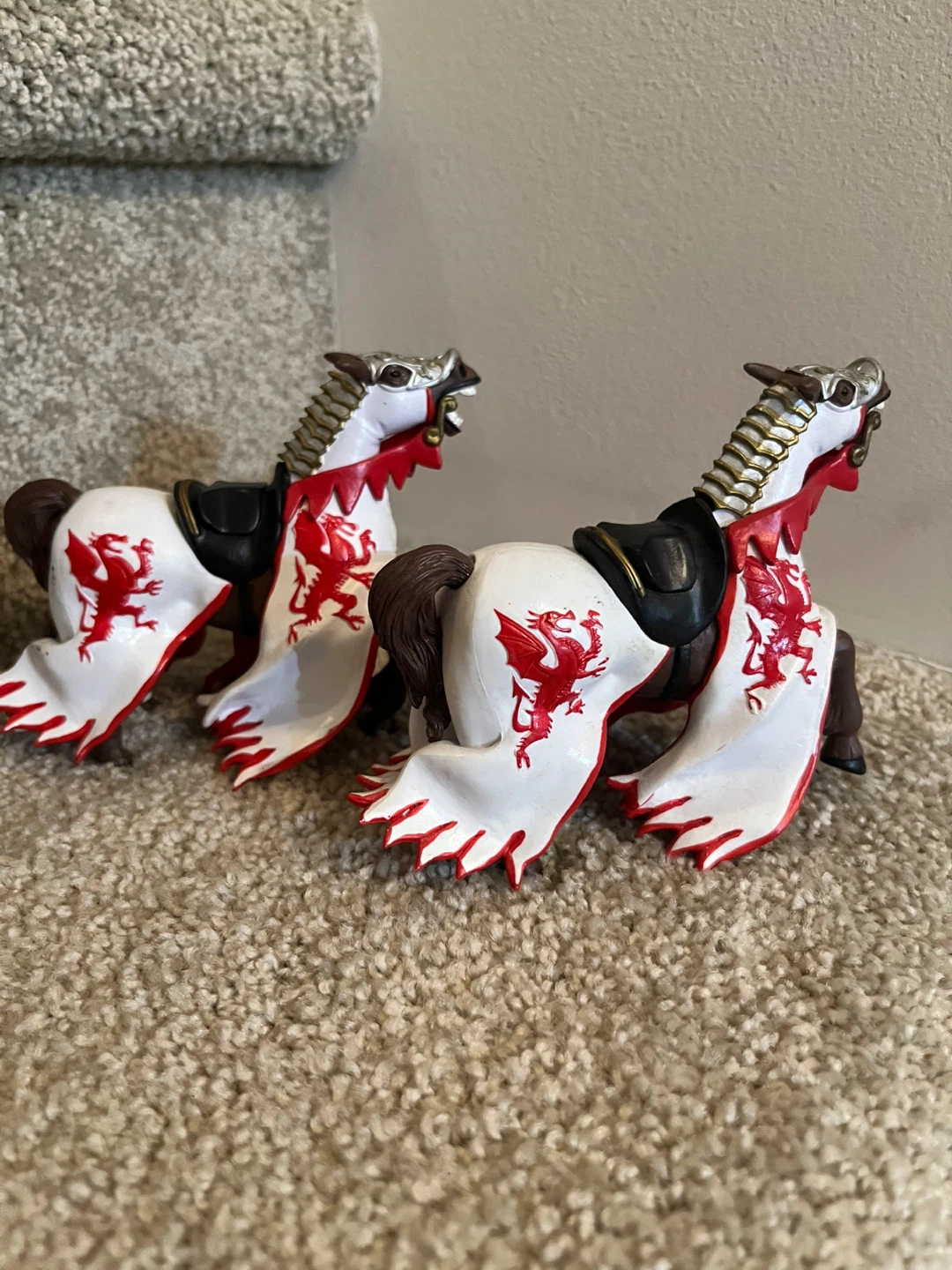 2 Schleich Medieval Dragon Knight Horses - photo 2