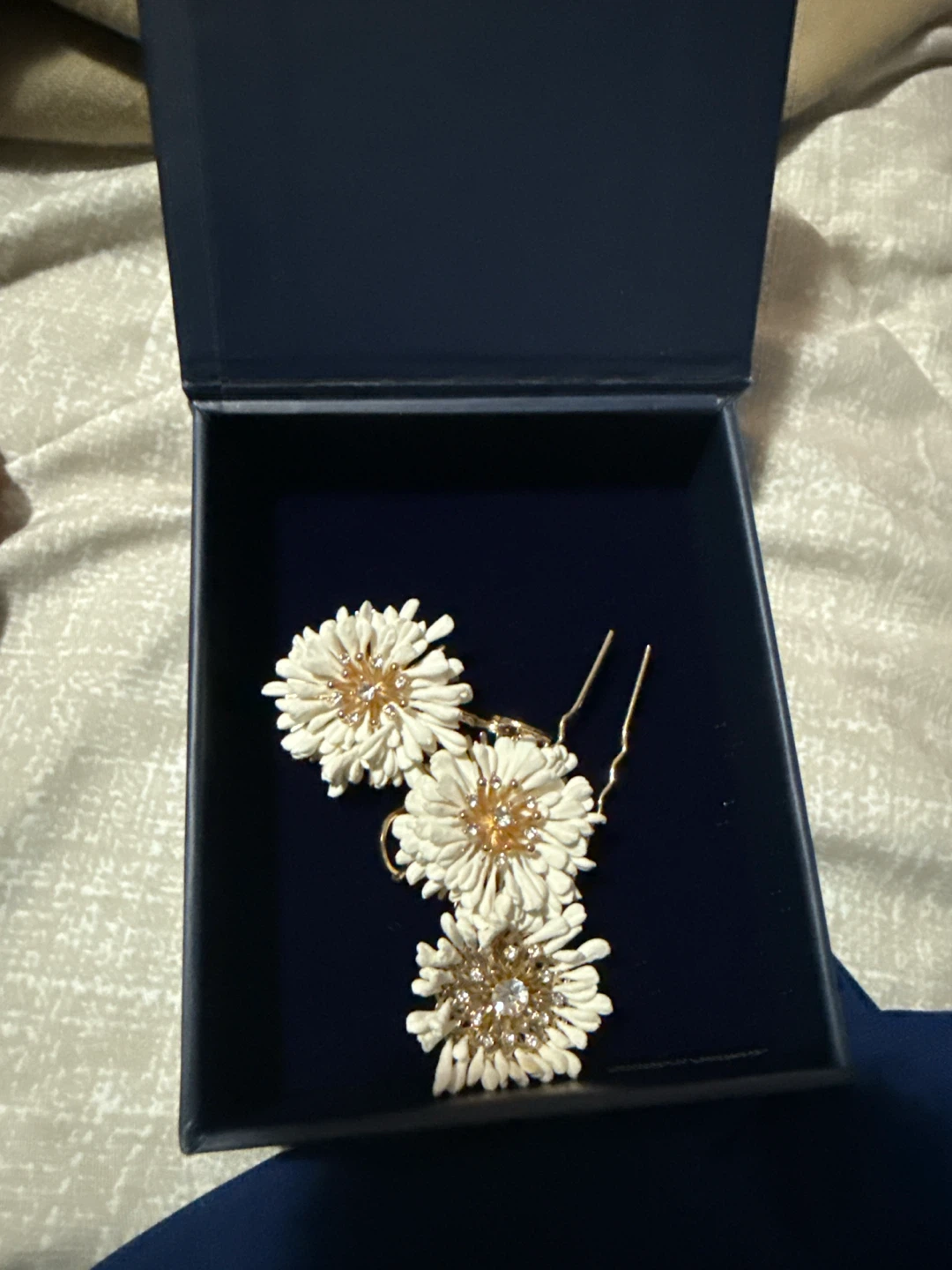 White Floral Hair Pins Set