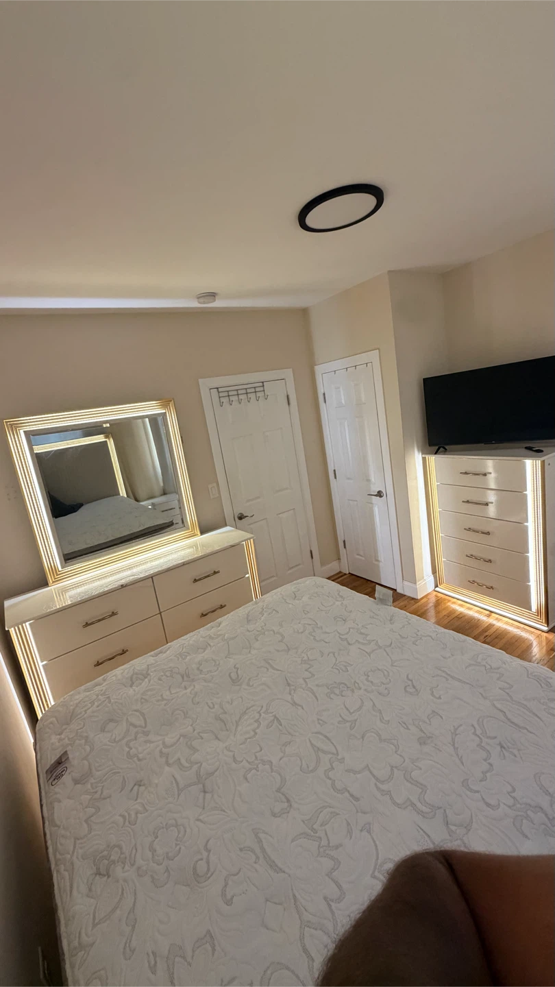 Obsession 5-Piece Queen Bedroom Set with LED - photo 2