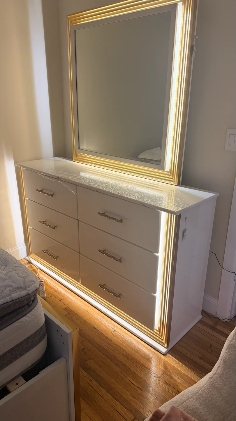 Obsession 5-Piece Queen Bedroom Set with LED - photo 3