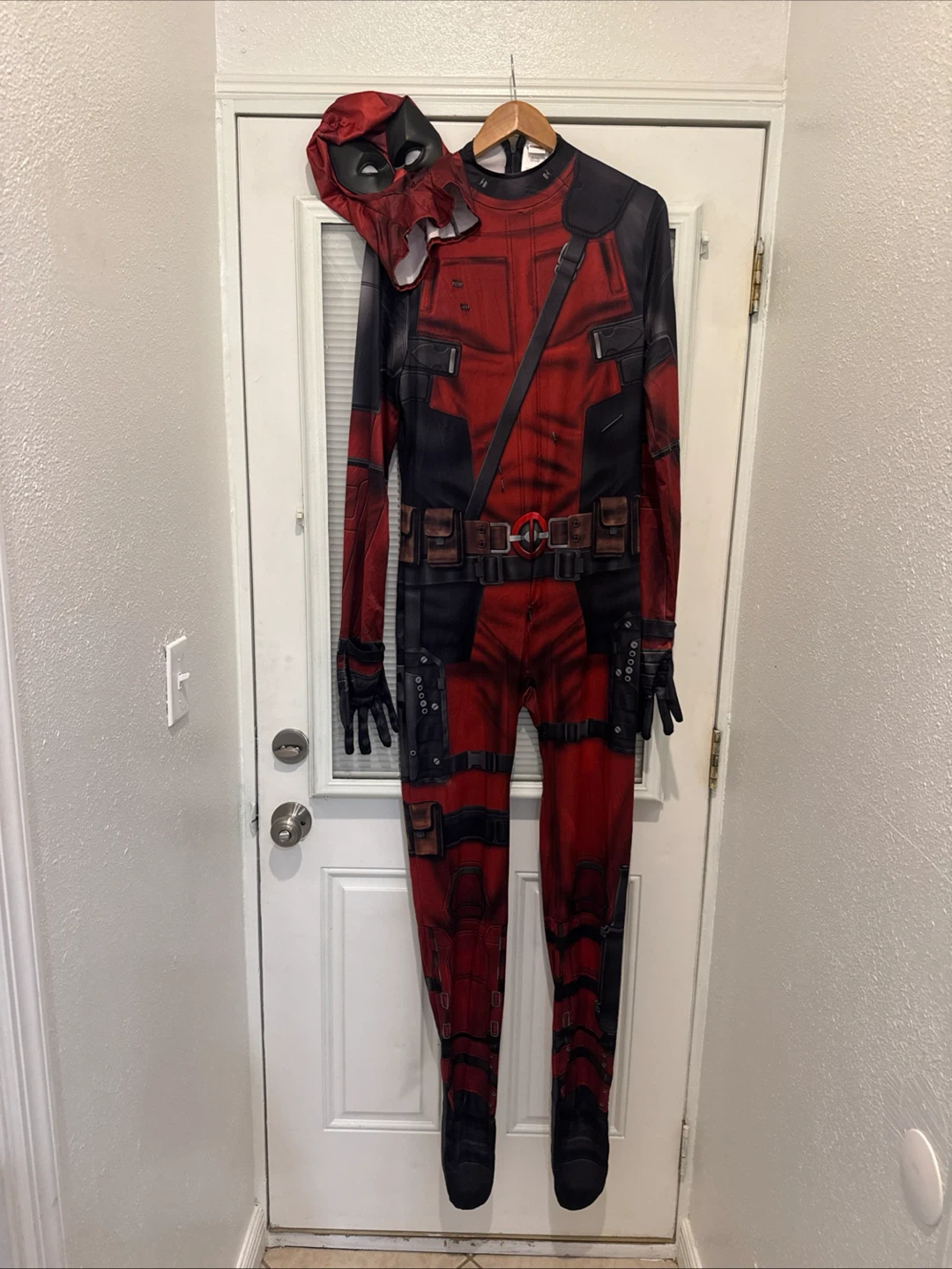 Deadpool Costume (L)