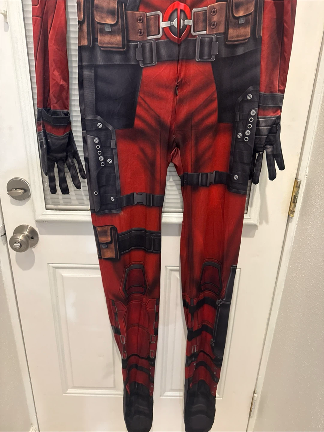 Deadpool Costume (L) - photo 3