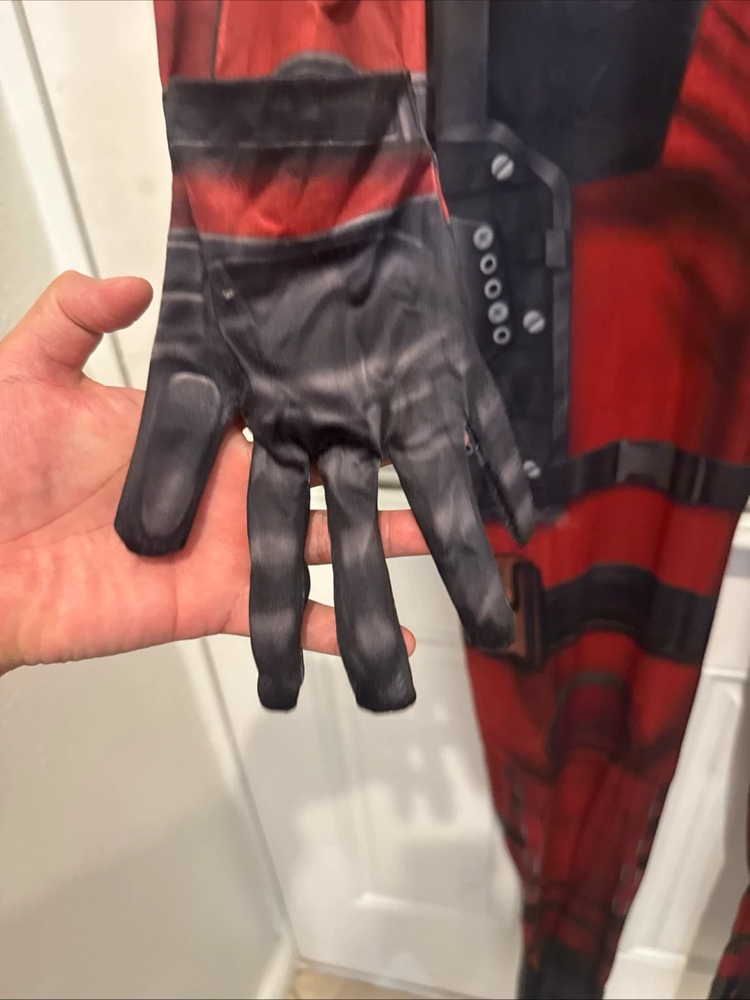 Deadpool Costume (L) - photo 4