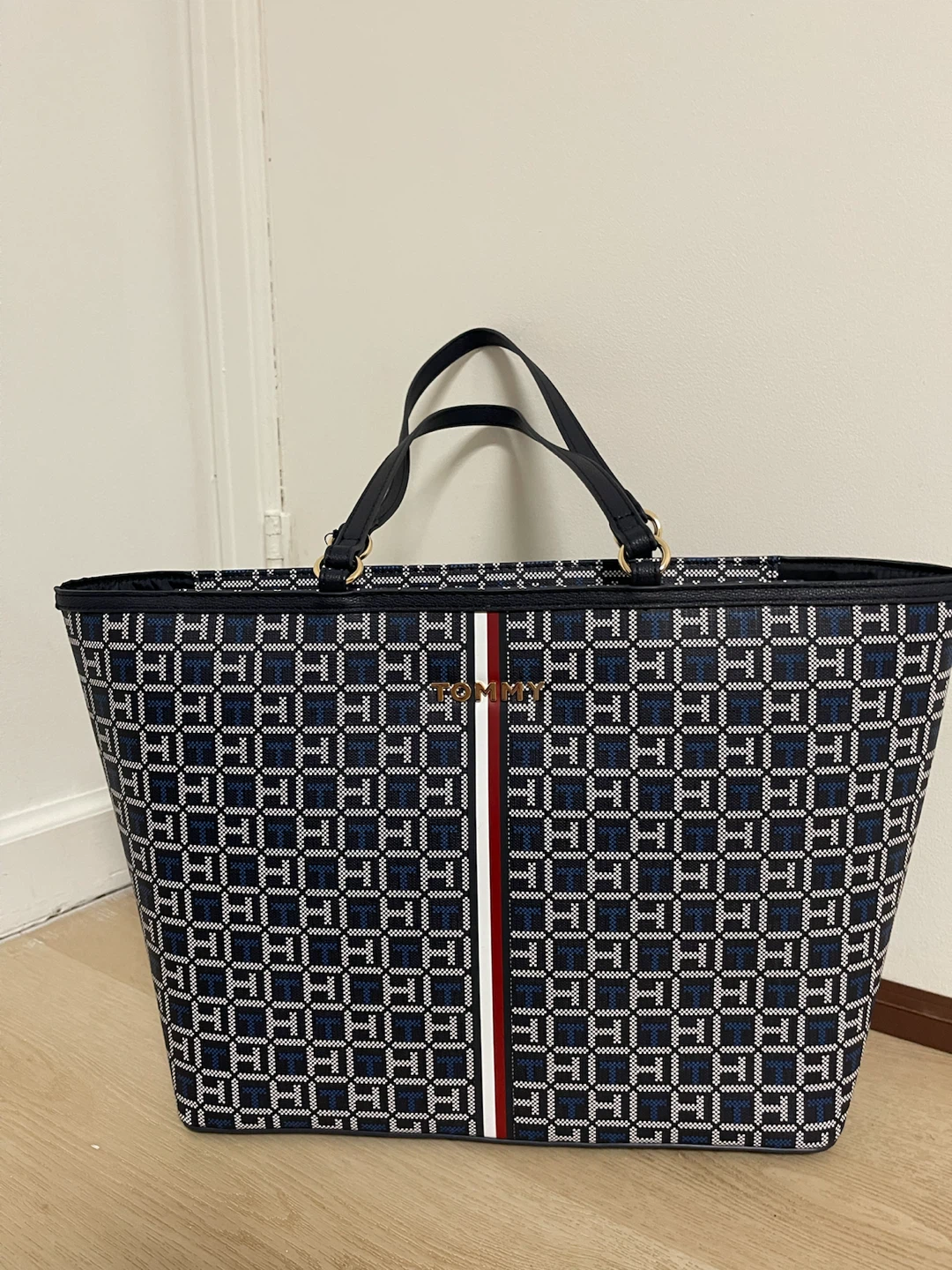New Tommy Hilfiger Tote Bag