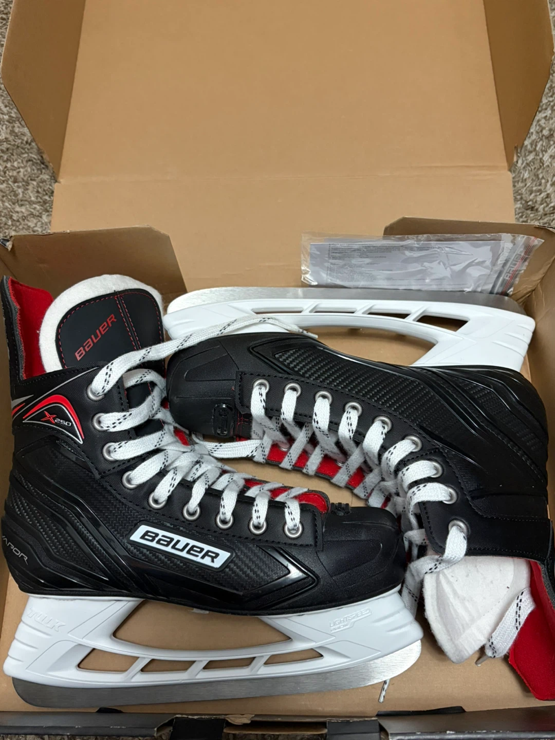Size 9 Bauer Vapor X250 Ice Skates