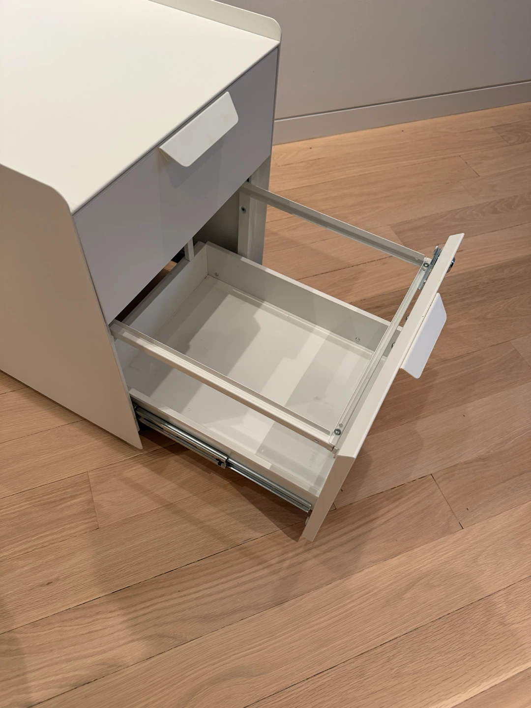IKEA TROTTEN White Filing Cabinet with Keys - photo 3