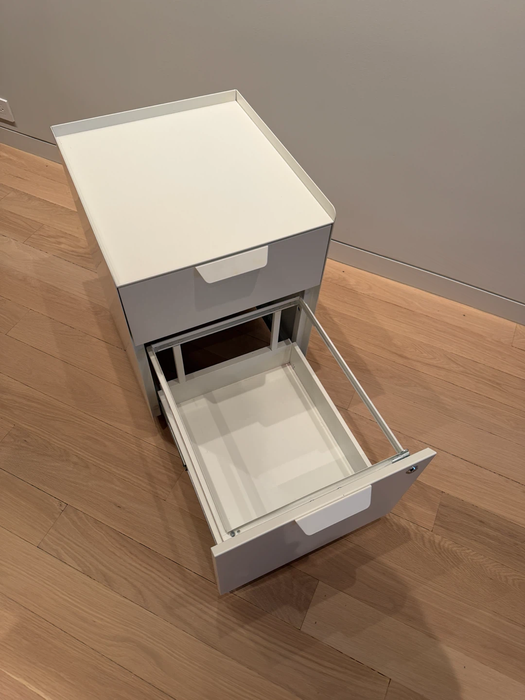 IKEA TROTTEN White Filing Cabinet with Keys - photo 4