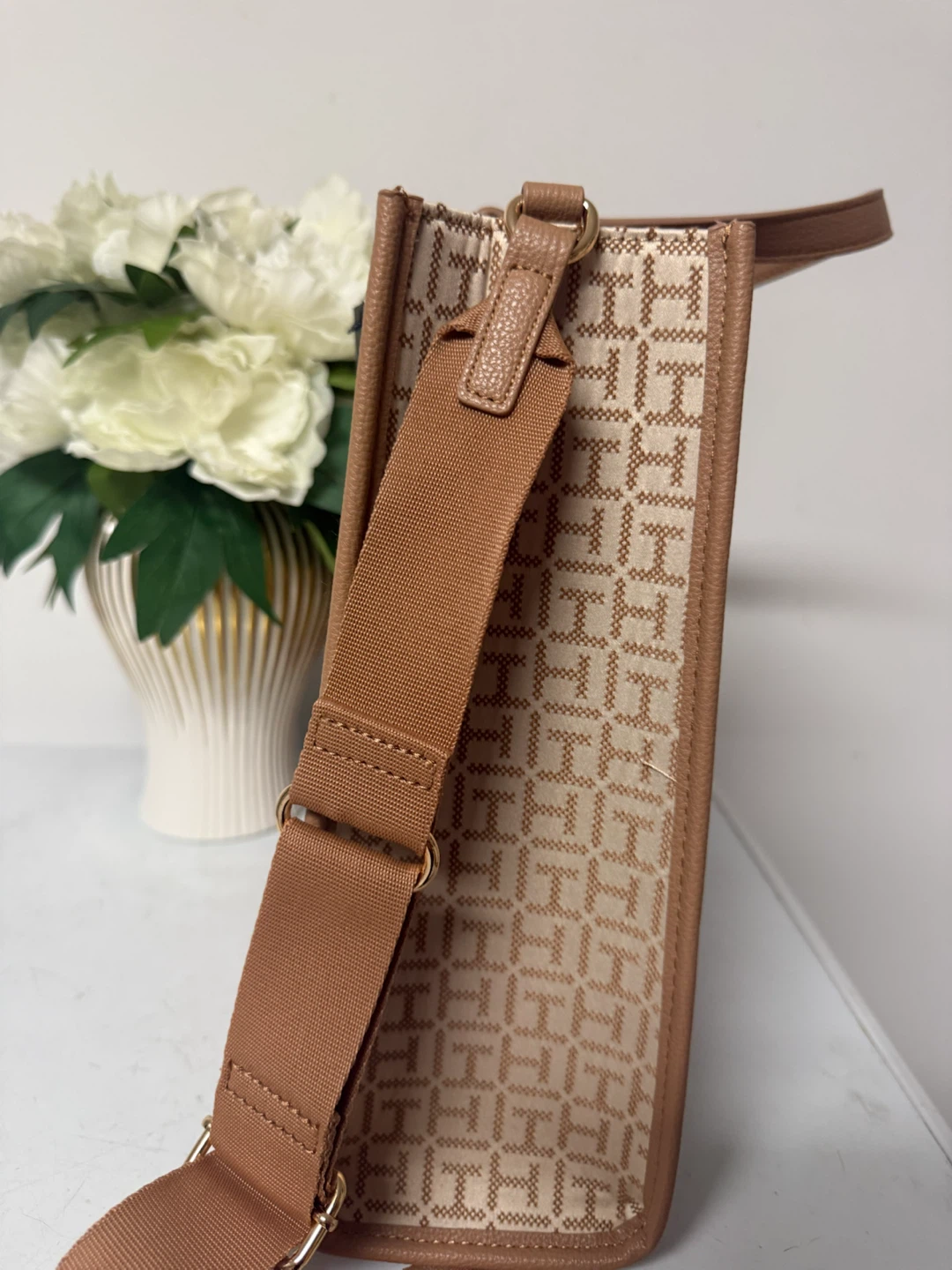 Tommy Hilfiger Monogram Tote Bag - photo 3