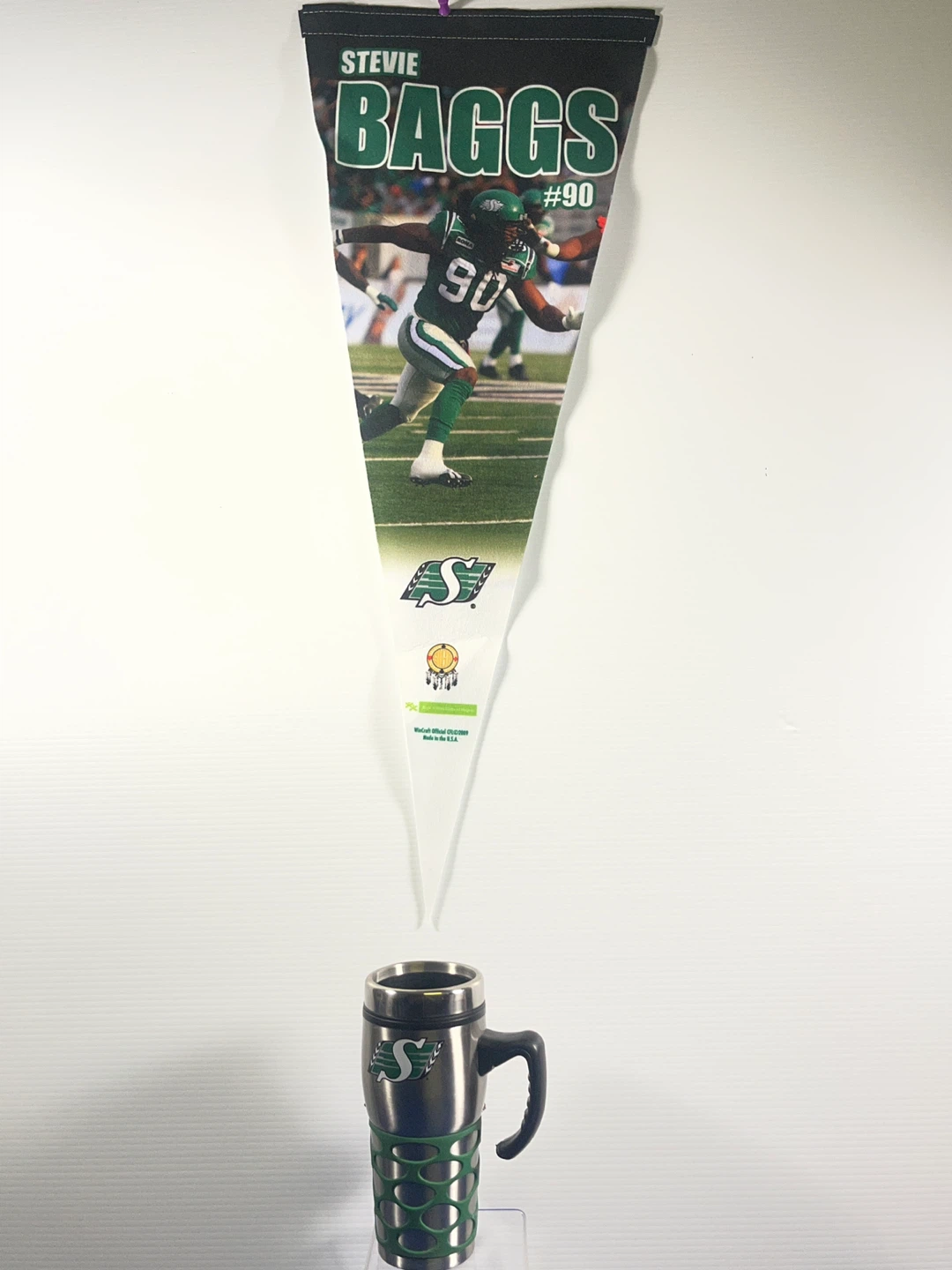 Saskatchewan Roughriders Travel Mug and Stevie Baggs Pennant - photo 2