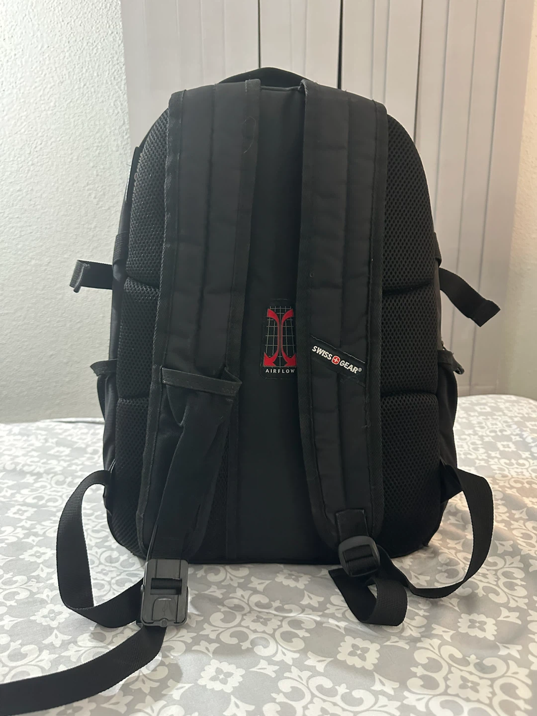 SwissGear Black Backpack with USB Port - photo 3