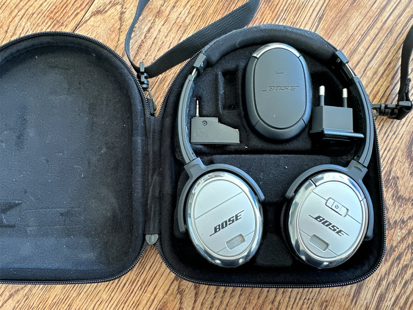 Bose QuietComfort Headphones with Case - photo 2