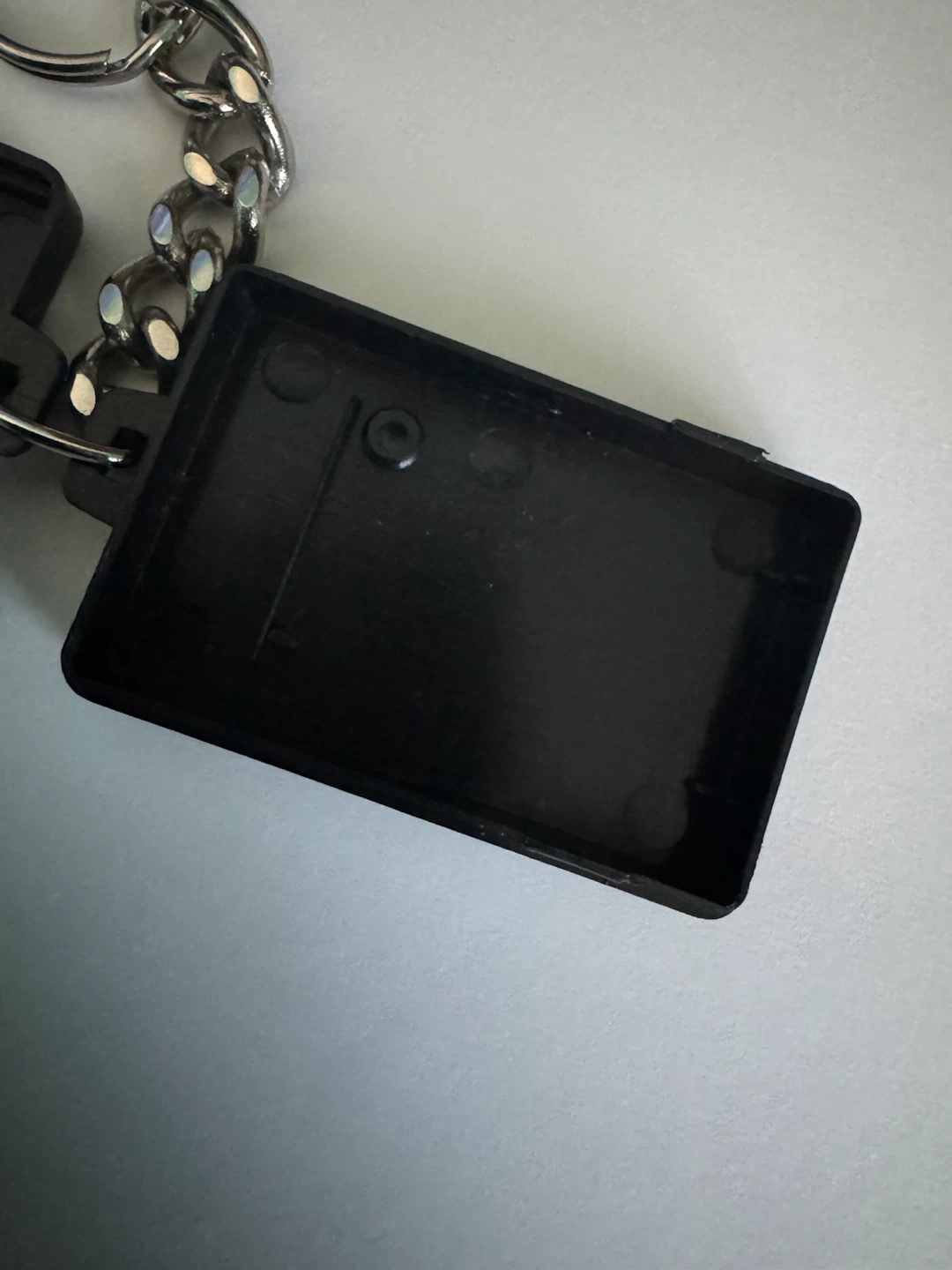 Black plastic keychain case with metal ring - photo 4