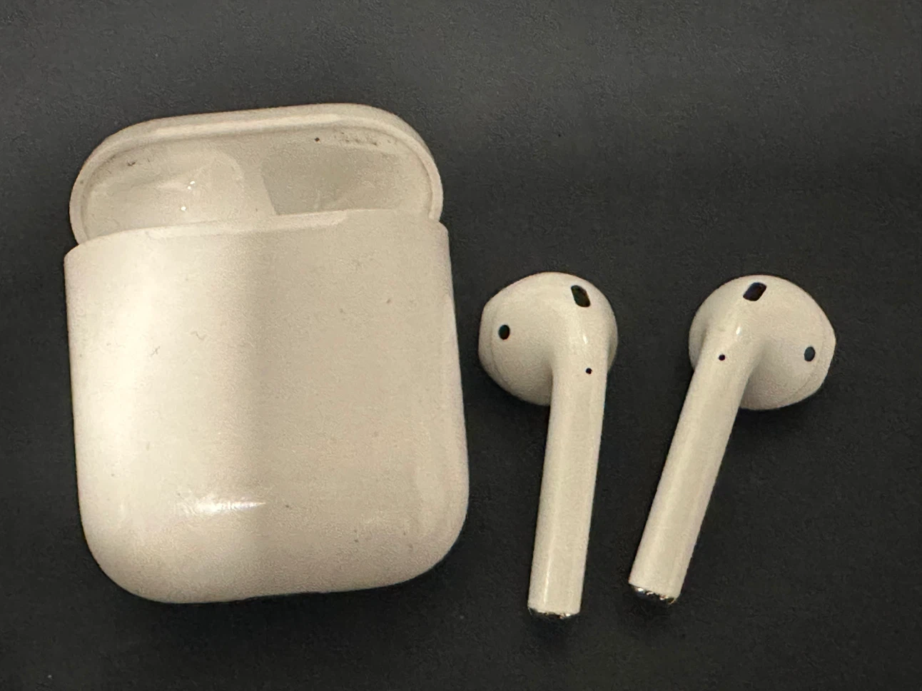 Apple AirPods with Charging Case - photo 2