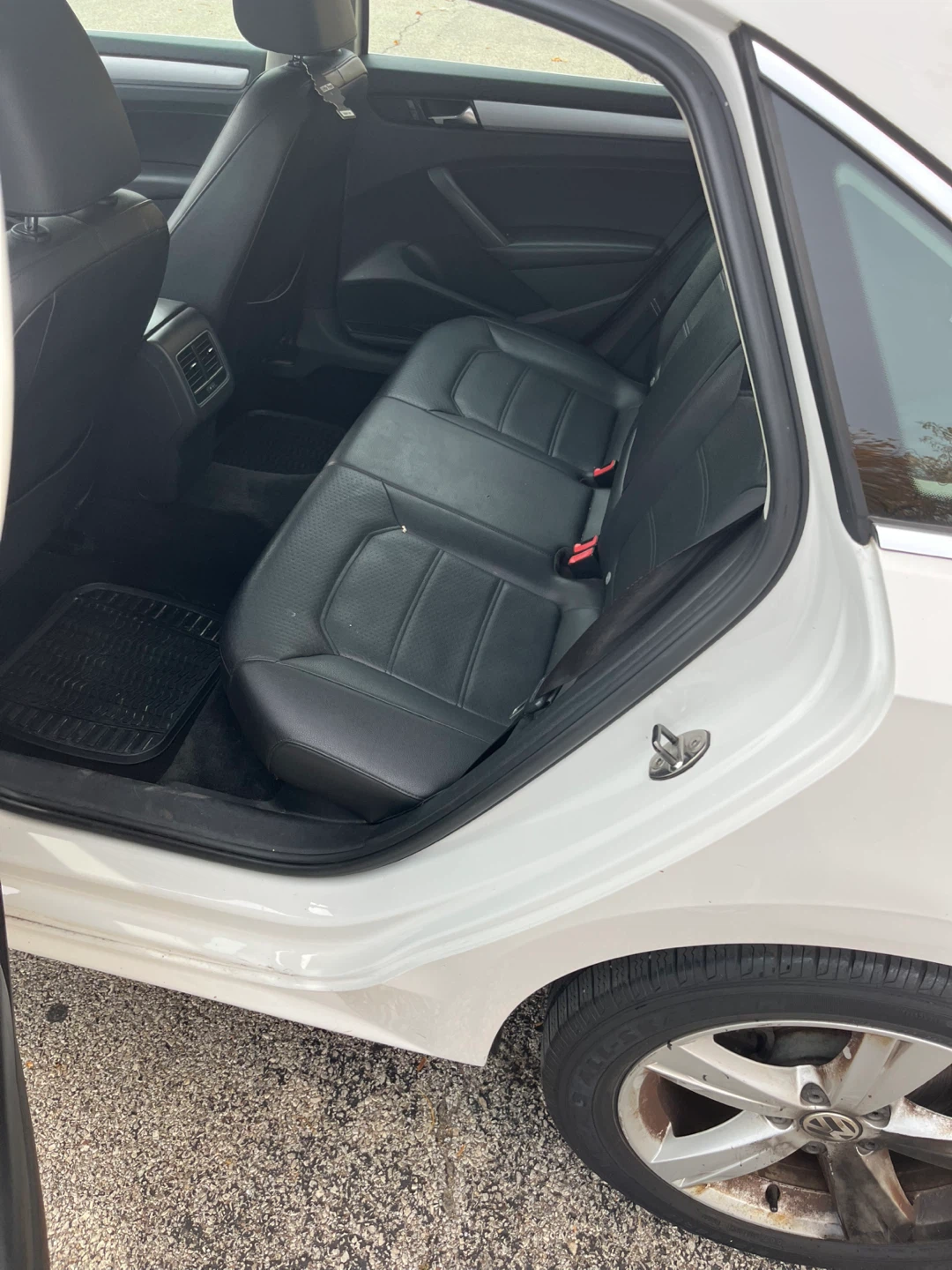 White Volkswagen Passat SE Sedan 2013.     140millas - photo 5