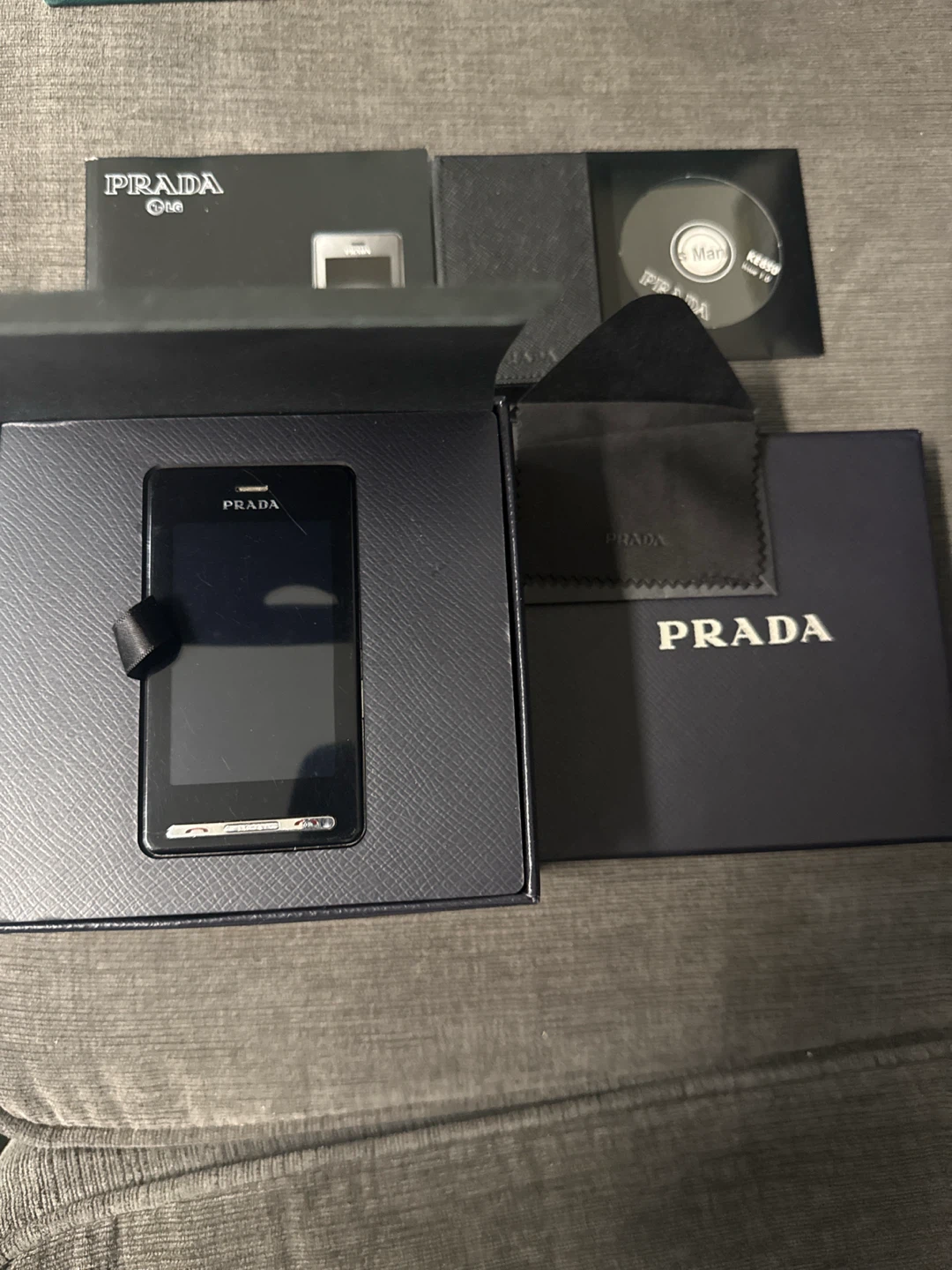 LG Prada Phone KE850 with Original Box