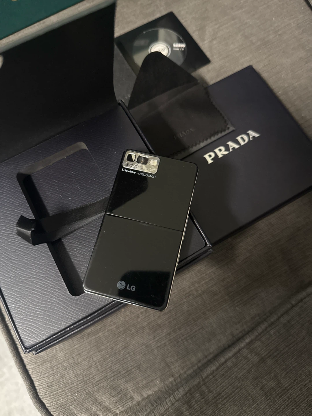 LG Prada Phone KE850 with Original Box - photo 2